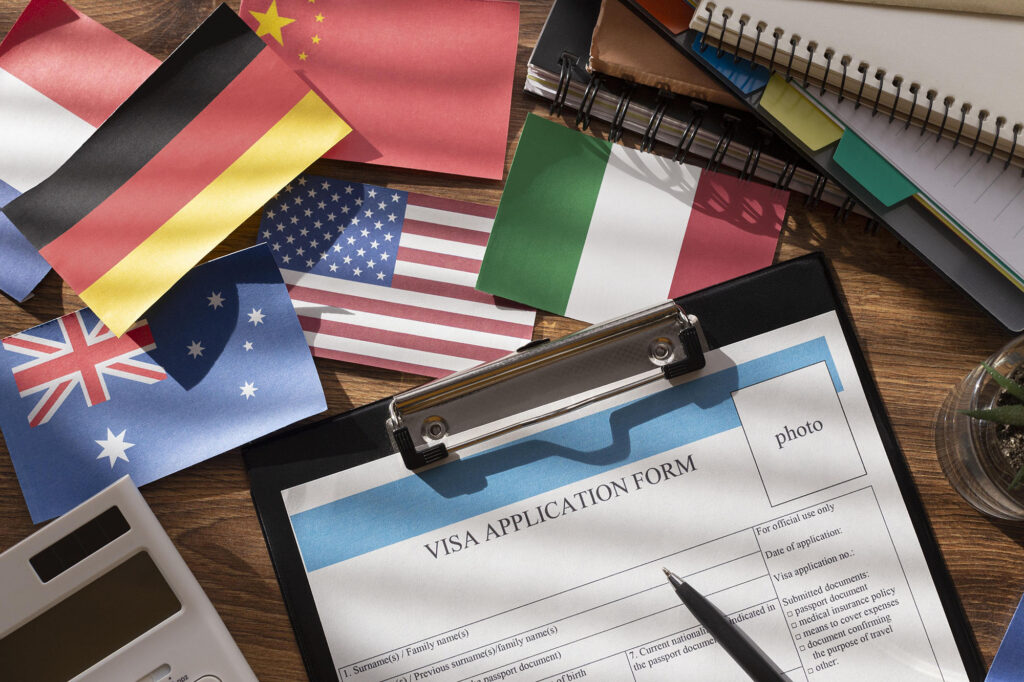 Arraigo Social y Laboral: Claves para Regularizar tu Situación en España